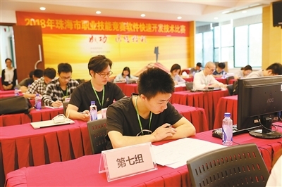 2018年市職業(yè)技能競(jìng)賽軟件快速開(kāi)發(fā)與廣告設(shè)計(jì)賽項(xiàng)圓滿落幕，24名選手同臺(tái)競(jìng)技展風(fēng)采